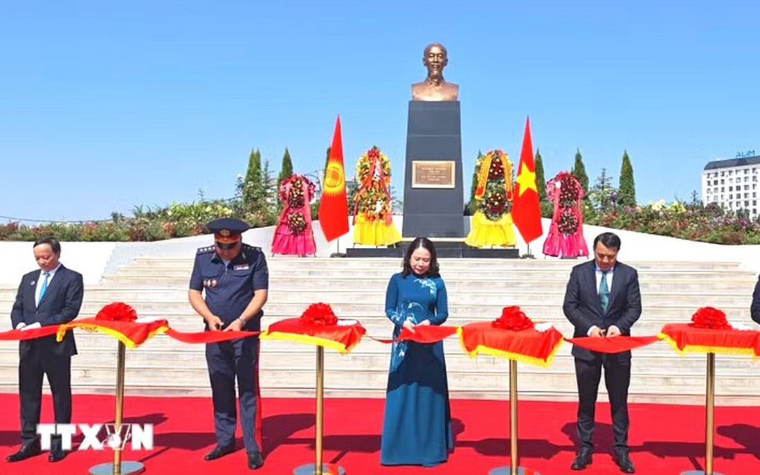 Khánh thành Tượng đài Chủ tịch Hồ Chí Minh tại thủ đô Bishkek của Kyrgystan