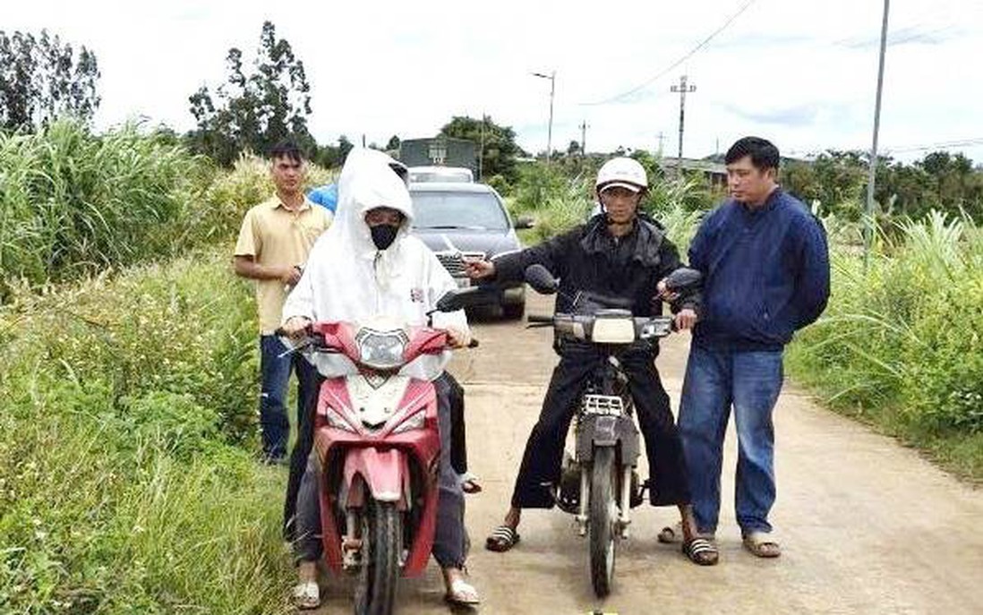 Mang dao chặn đường cướp tài sản của phụ nữ trong đêm
