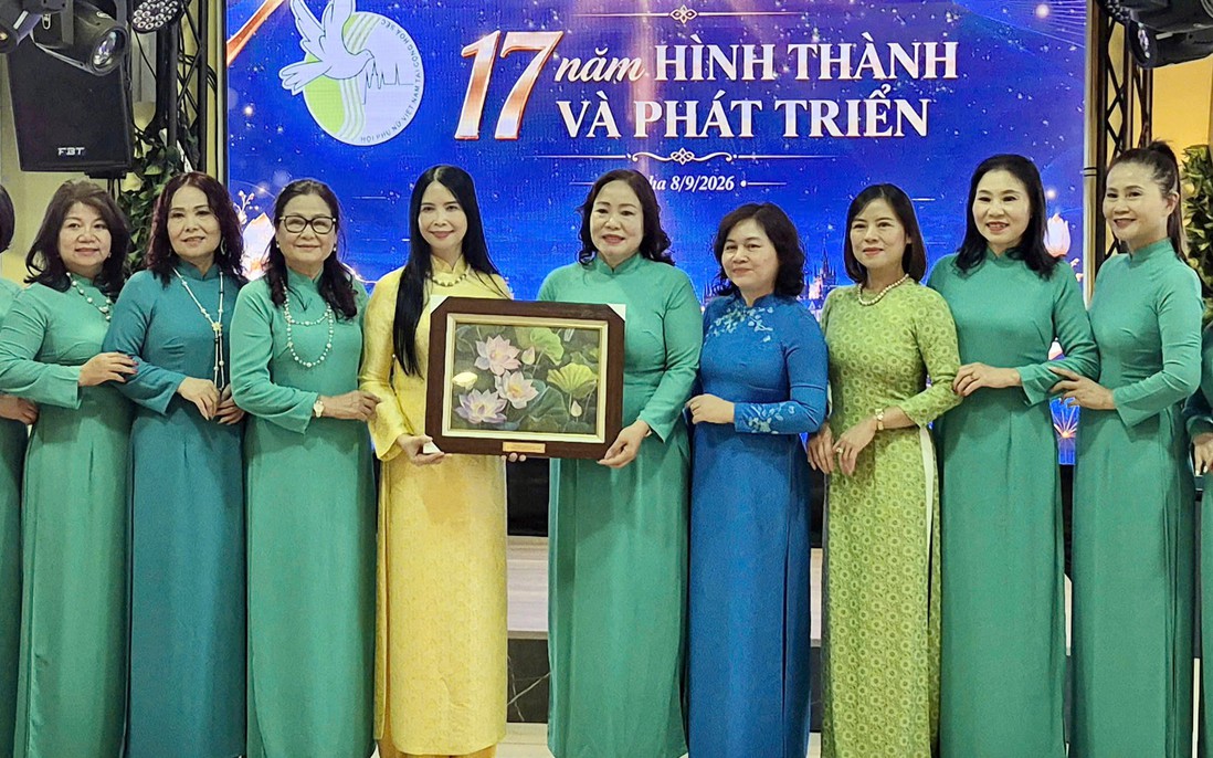 Đoàn công tác Hội LHPN Việt Nam và TYM làm việc với Hội Phụ nữ Việt Nam tại Cộng hòa Séc
