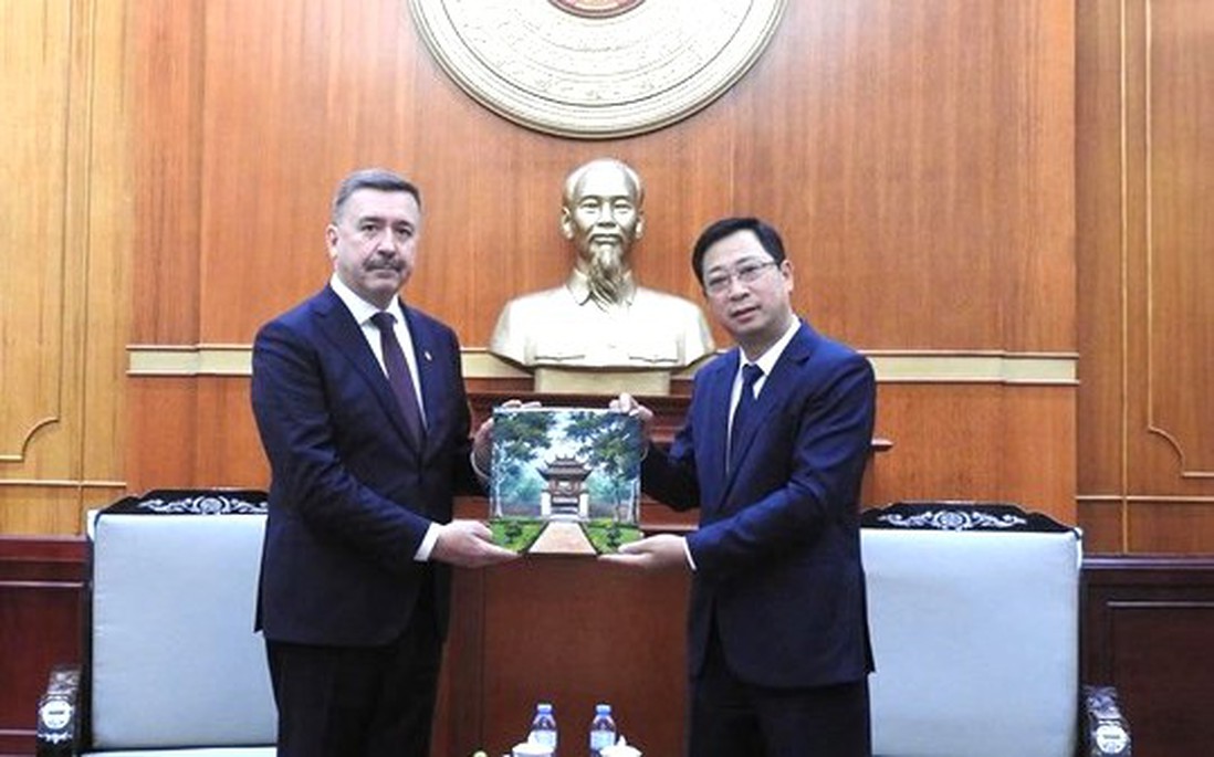 Phó Chủ tịch UBTƯ MTTQ Việt Nam Cao Xuân Thạo tiếp Đoàn đại biểu Liên hiệp Công đoàn Độc lập Nga