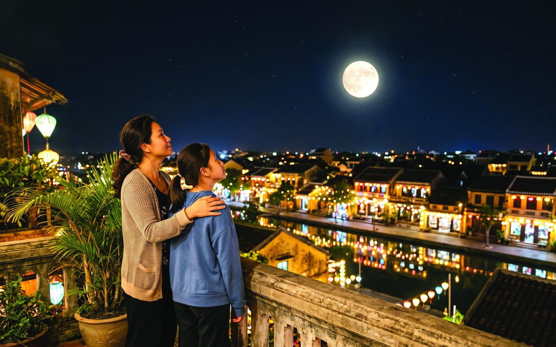 "Ánh trăng đoàn viên" qua nửa vòng Trái đất