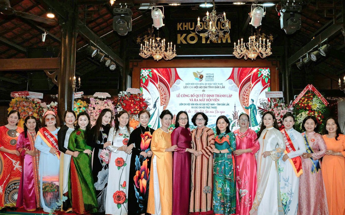 Phụ nữ Đắk Lắk kể chuyện văn hóa qua áo dài