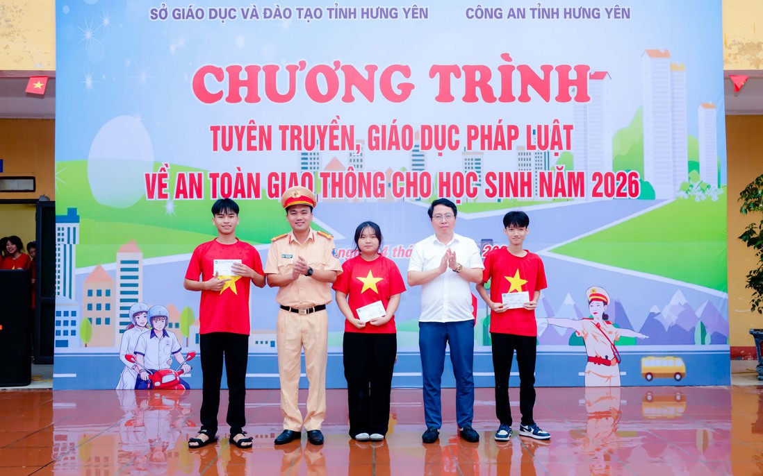 Cảnh sát giao thông Hưng Yên vào trường học, trang bị kỹ năng lái xe an toàn cho học sinh