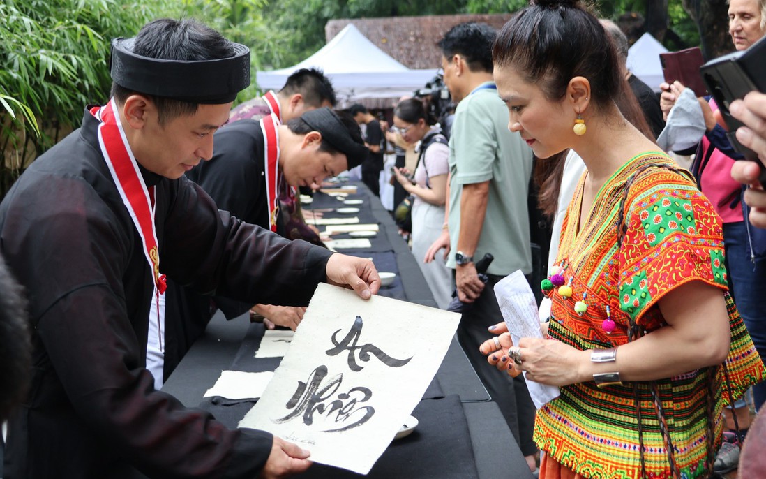 Giữa miền di sản một "nét chữ An Nhiên"