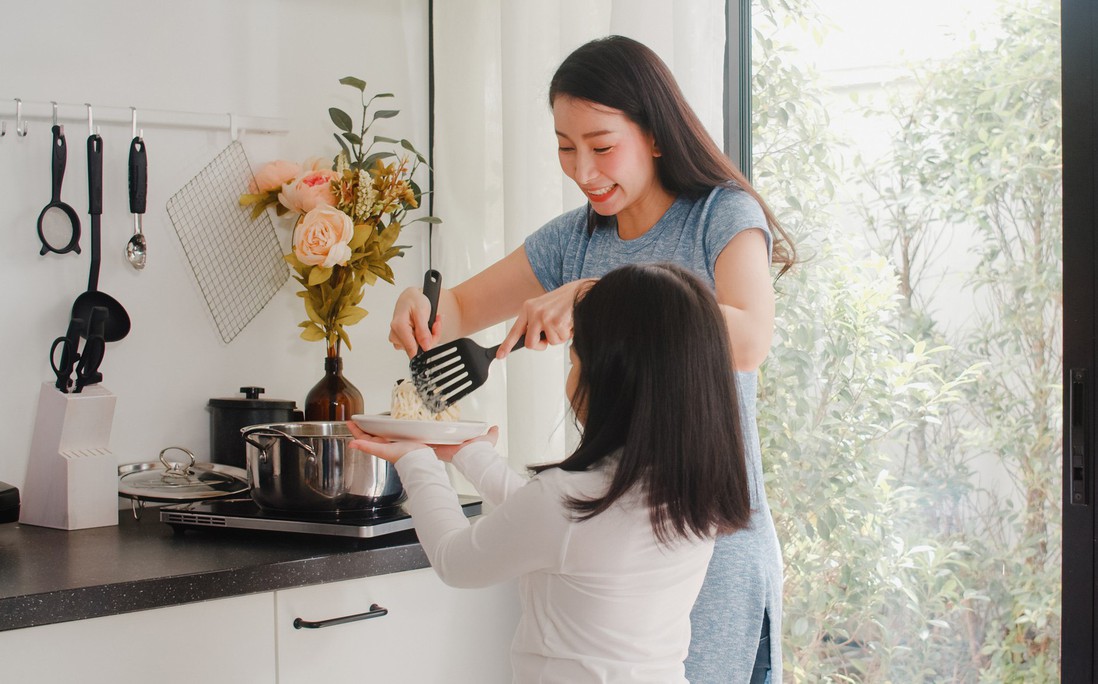 Kiệt sức vì mải miết chạy theo chuẩn mực