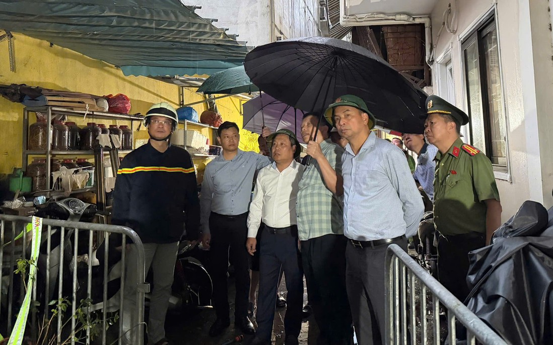 Chủ tịch Hà Nội kiểm tra hiện trường, chỉ đạo làm rõ vụ cháy khiến 5 người tử vong ở Tây Hồ
