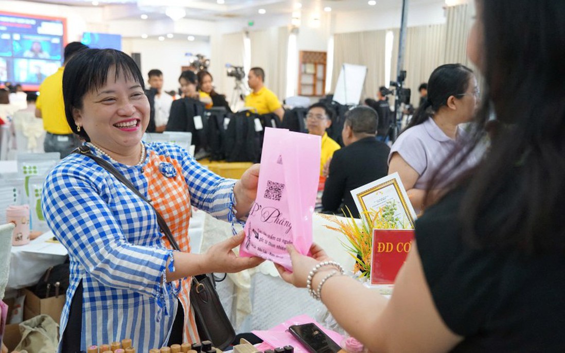 Nâng tầm trái gấc bằng tư duy xanh và công nghệ AI