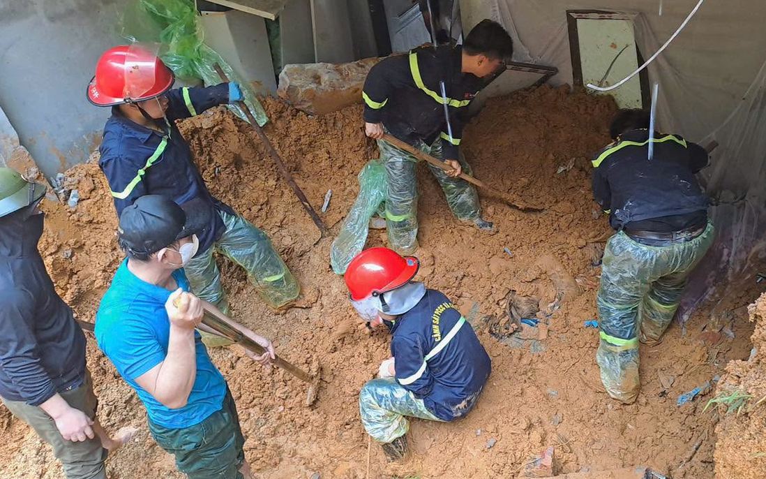 Sạt lở đất vùi lấp nhà dân, 3 người tử vong