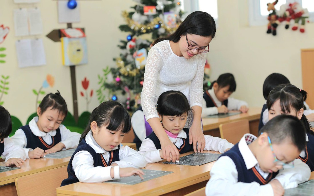 Đề xuất giảm tuổi nghỉ hưu của nữ giáo viên xuống 55: Bộ Nội vụ và Bộ GD&ĐT nói gì?