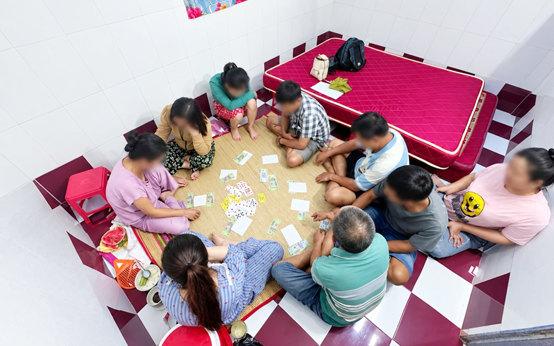 Bắt quả tang 5 “quý bà” đang say sưa sát phạt trên chiếu bạc