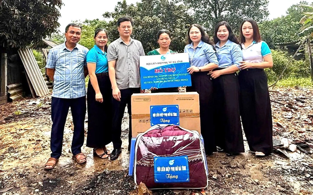 Hội LHPN tỉnh Hà Tĩnh thăm hỏi, hỗ trợ gia đình hội viên bị cháy nhà