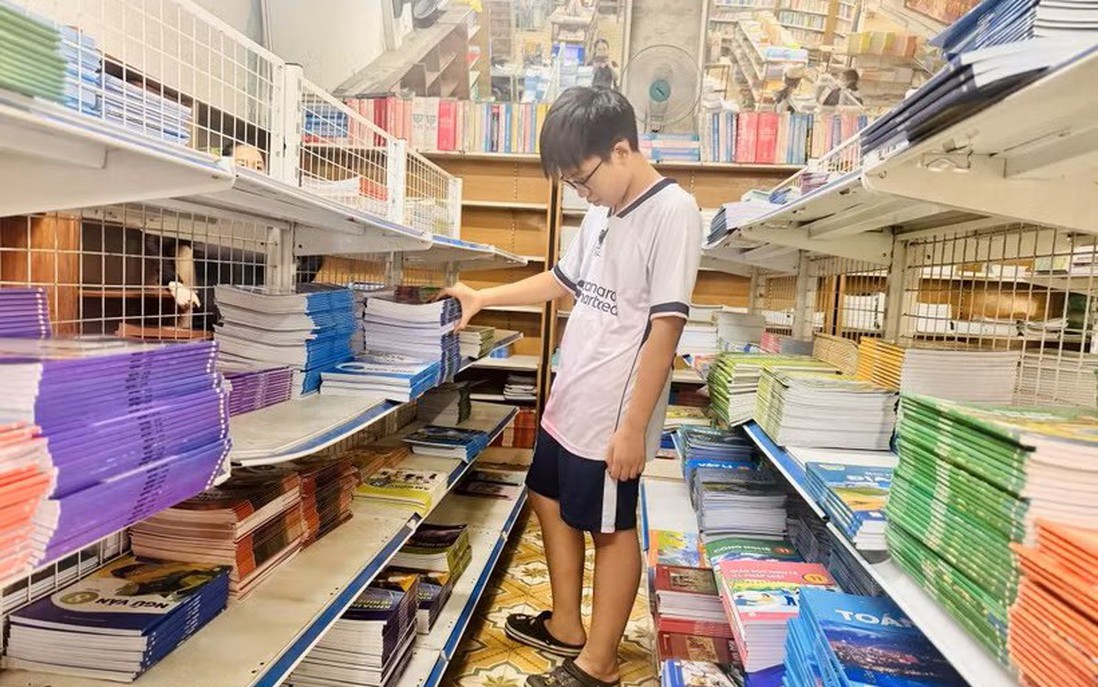 Thủ tướng chỉ đạo huy động tất cả nguồn lực, in ấn, cung ứng đủ sách giáo khoa