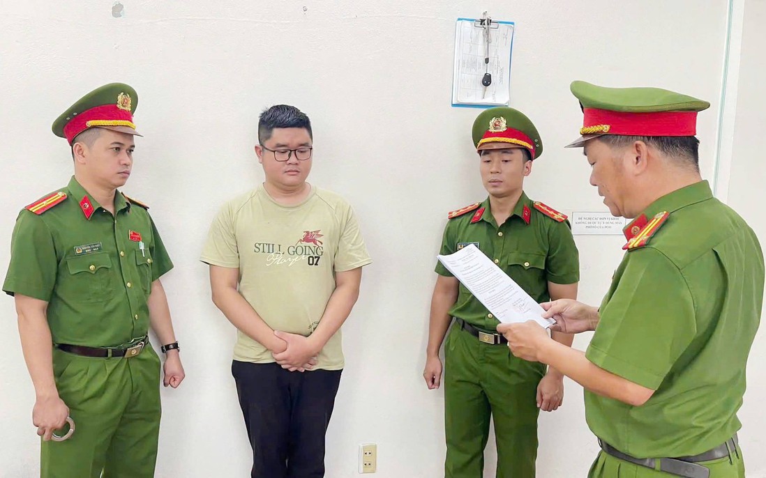 Bắt cựu nhân viên ngân hàng chiếm đoạt gần 2 tỷ đồng