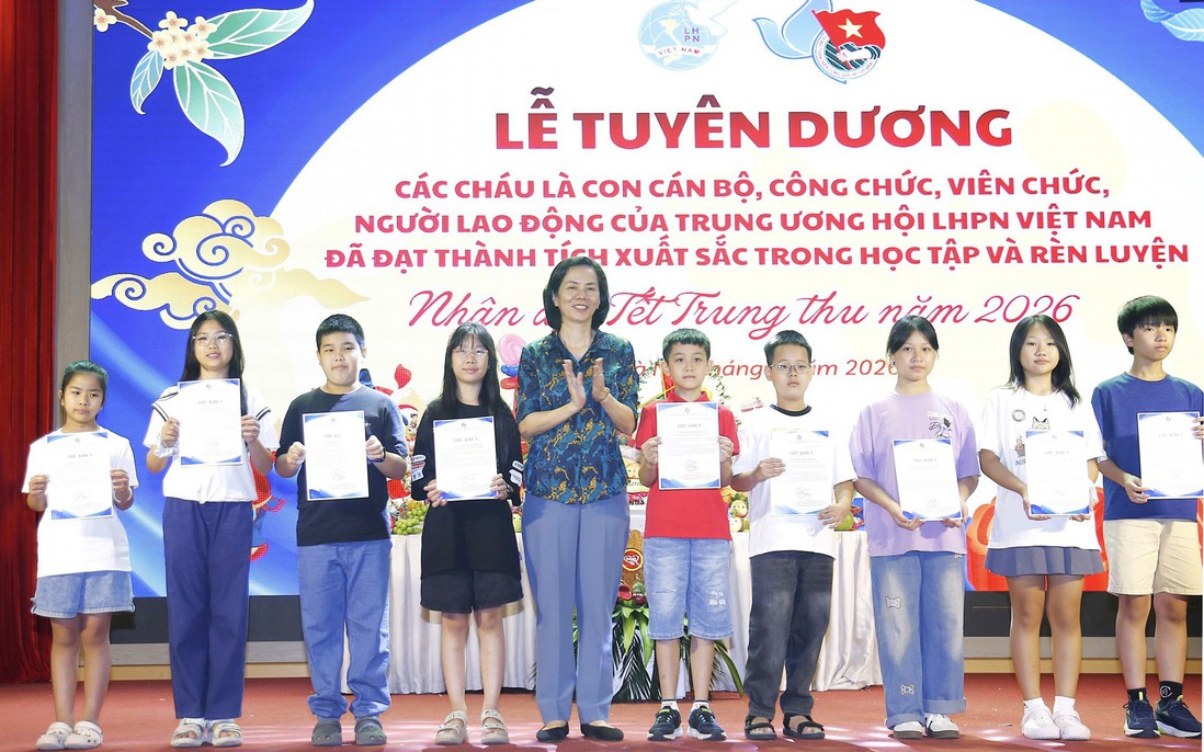 TƯ Hội LHPN Việt Nam vui đón Tết Trung thu 2026 và tuyên dương khen thưởng đầu năm học mới