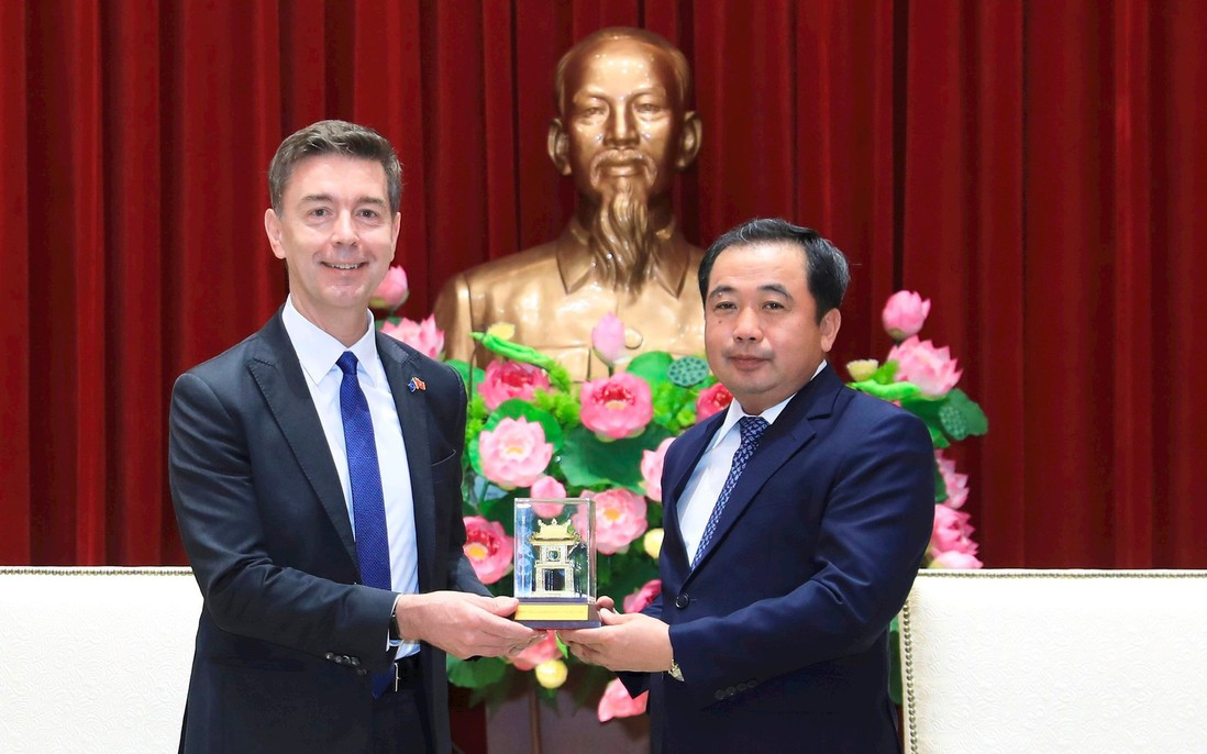 Bí thư Hà Nội: Cần cụ thể hóa hợp tác với EU về đường sắt đô thị, cải tạo cầu Long Biên