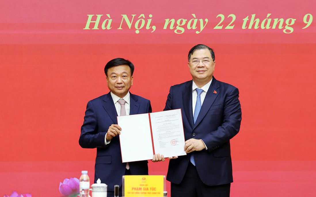 Phó Thủ tướng Thường trực Phạm Gia Túc trao quyết định điều động, bổ nhiệm Phó Chủ nhiệm VPCP Nguyễn Danh Huy