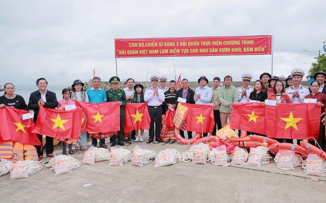 Xây dựng "thế trận lòng dân" vững chắc trên biển