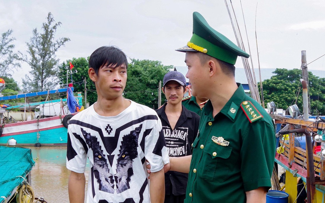 Biên phòng thành phố Cần Thơ phối hợp cứu 5 ngư dân gặp nạn trên biển