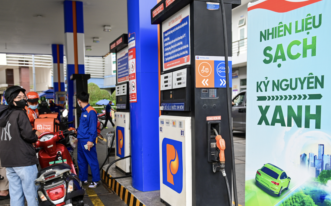 Giá xăng dầu đồng loạt tăng, xăng E10 RON 95 lên 27.087 đồng/lít