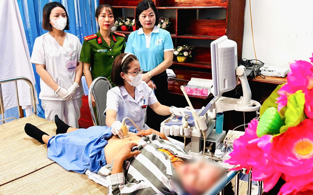 Truyền thông, khám sức khỏe cho gần 200 nữ phạm nhân ở Trại giam Phú Sơn 4