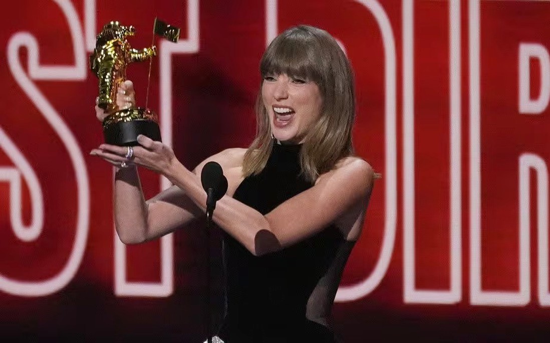 Taylor Swift lập kỷ lục giải MTV VMAs