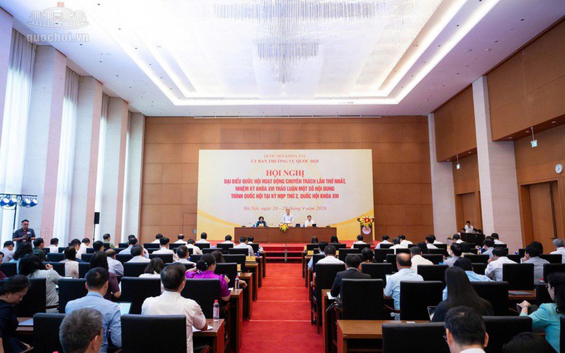 Đại biểu Quốc hội hoạt động chuyên trách thảo luận về nhóm dự án luật thuộc lĩnh vực hành chính, tư pháp