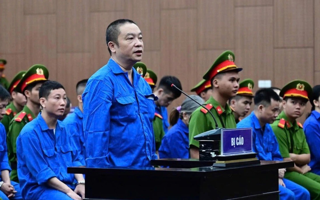 Cựu Viện trưởng Pháp y khai nhờ vợ “đánh dấu” tiền nhận từ nhiều người