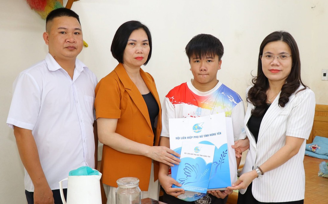 "Mẹ đỡ đầu" chắp thêm điểm tựa cho trẻ em khó khăn trước thềm năm học mới 2026 - 2027