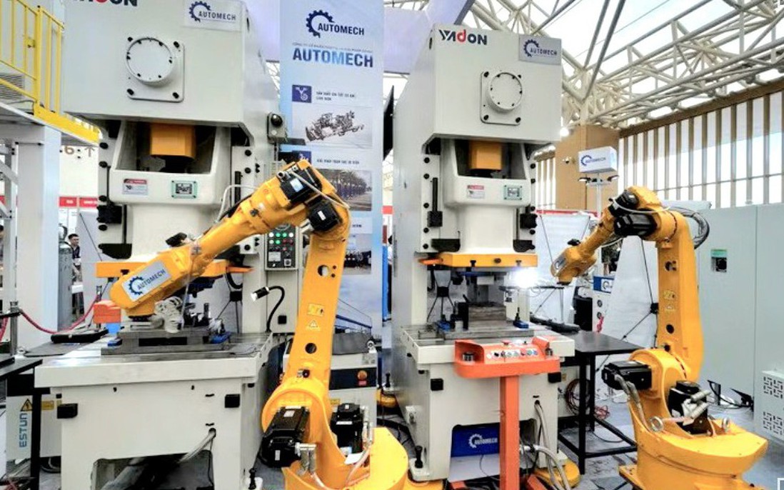 Sản xuất công nghiệp tám tháng tăng trưởng 11,9%, đạt mức kỷ lục nhiều năm