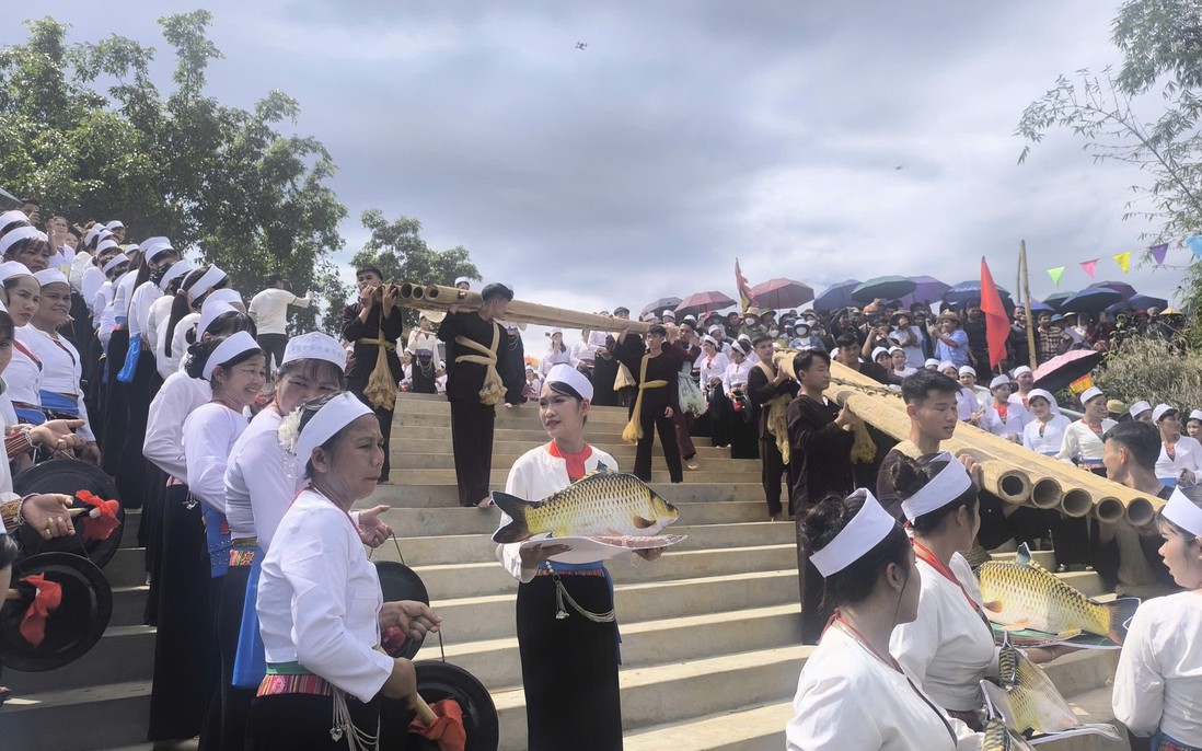 Giữ màu xanh cho lễ hội bên dòng suối Tló