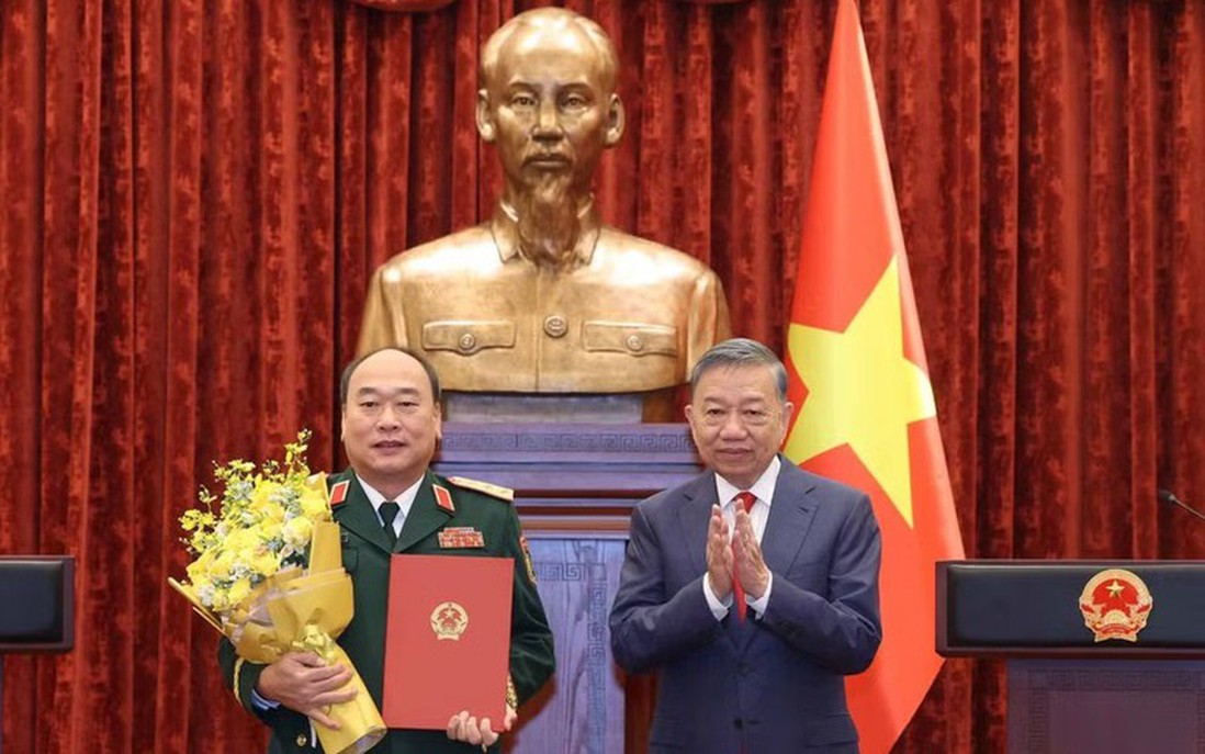 Tổng Bí thư, Chủ tịch nước Tô Lâm trao Quyết định thăng quân hàm Thượng tướng cho đồng chí Lê Quang Đạo