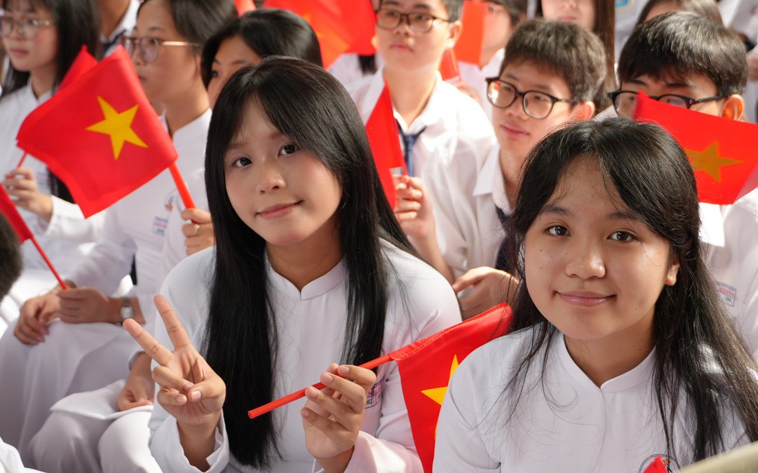 Hơn 2,62 triệu học sinh tại TPHCM nô nức bước vào năm học mới