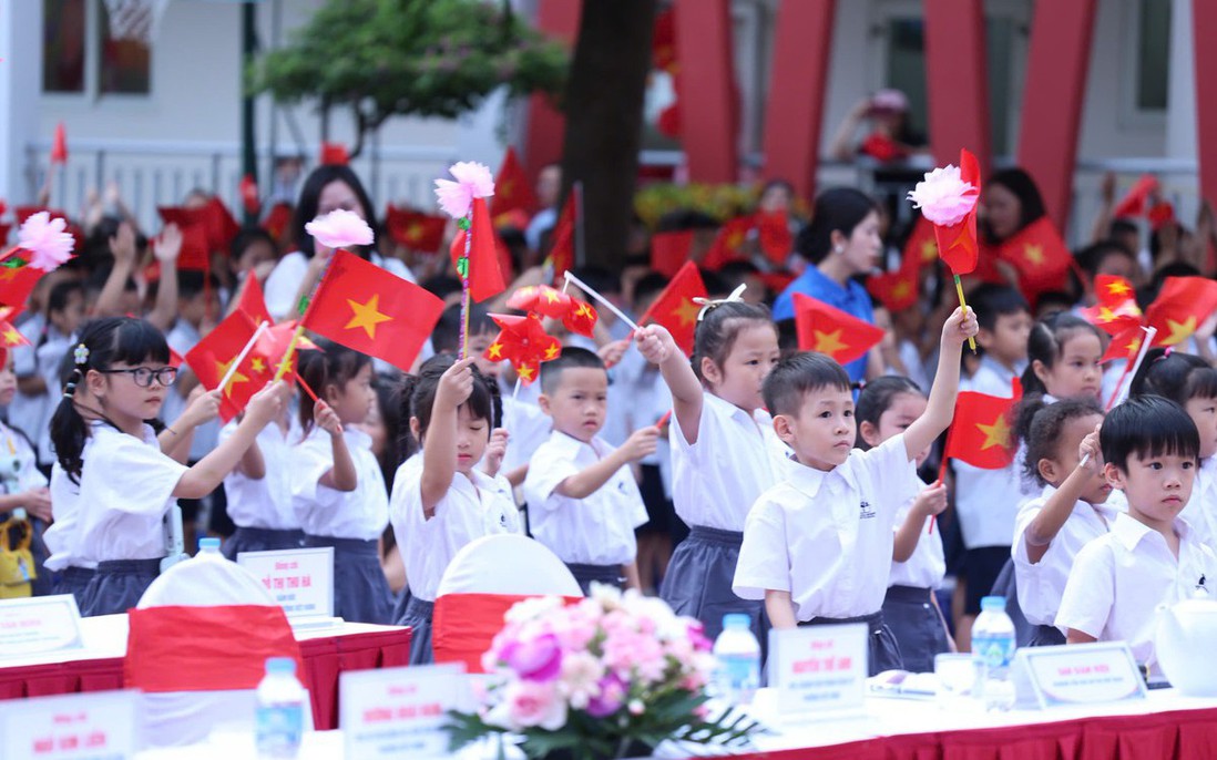 Diễn đàn tháng 9: "Gỡ khó" cho cha mẹ có con vào lớp 1