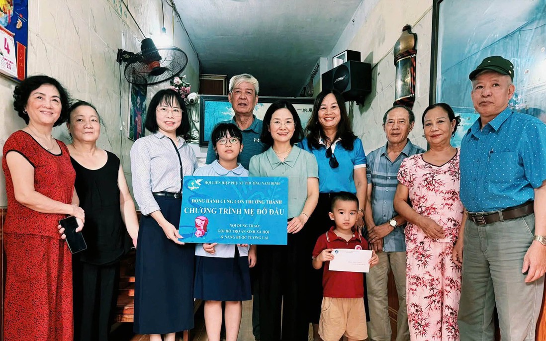 Các cấp Hội phụ nữ Ninh Bình trao điểm tựa yêu thương cho trẻ mồ côi