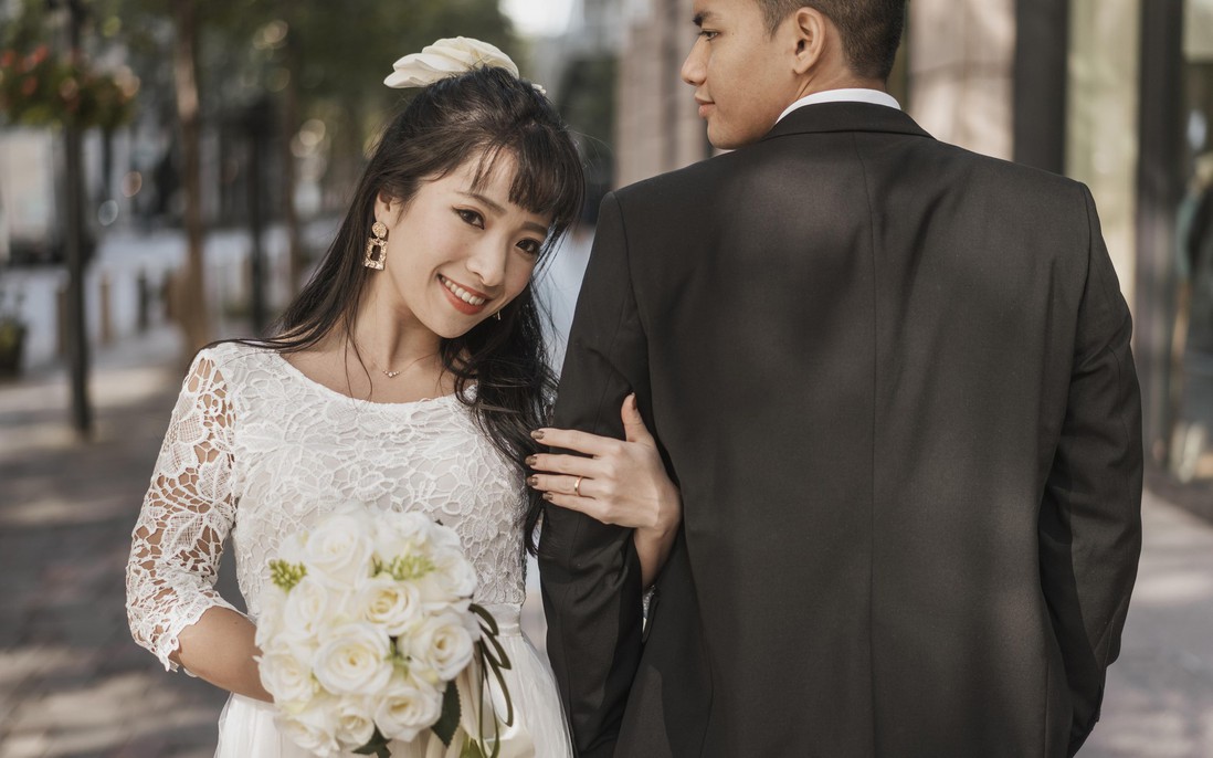 Nhắm mắt bước vào lễ đường chỉ vì "thiệp cưới đã mời"