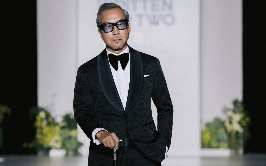 Fashionisto Thuận Nguyễn trình diễn trang phục chú rể ở tuổi 74