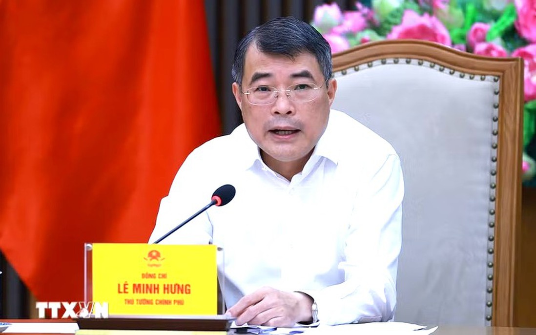 Thủ tướng: Bảo đảm nguồn cung thuốc, thiết bị y tế đầy đủ với giá thành hợp lý