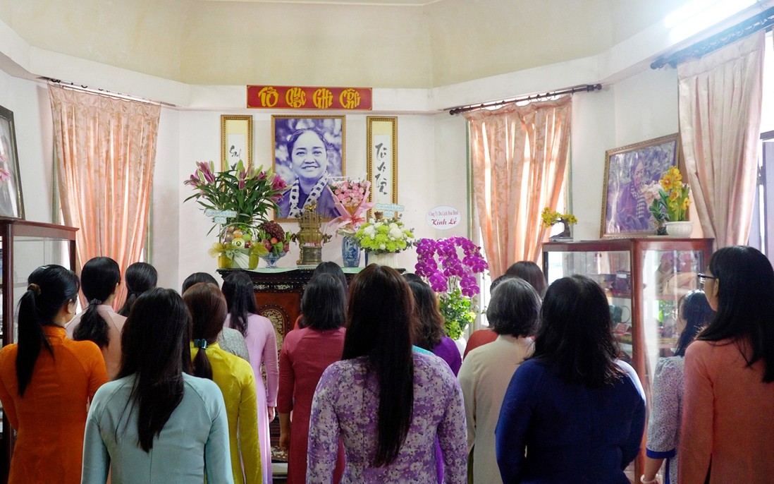 Hội LHPN TPHCM dâng hương, dâng hoa tưởng niệm Nữ tướng Nguyễn Thị Định