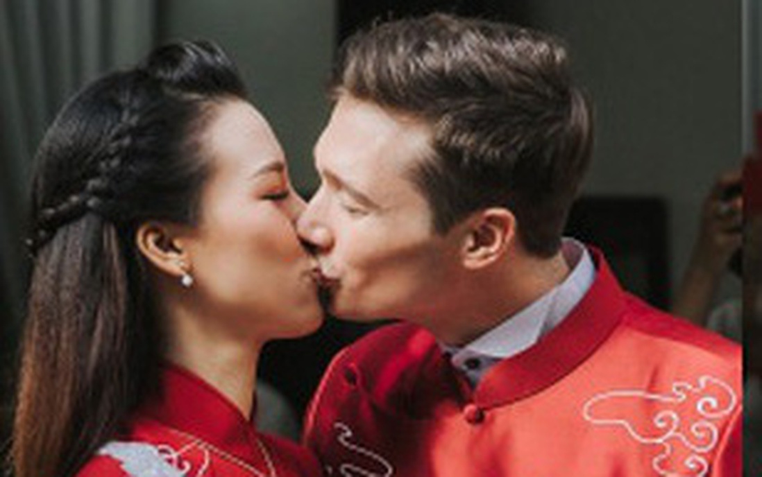 Đám cưới của Á hậu Hoàng Oanh: Cô dâu chú rể liên tục "khóa môi" ngọt ngào