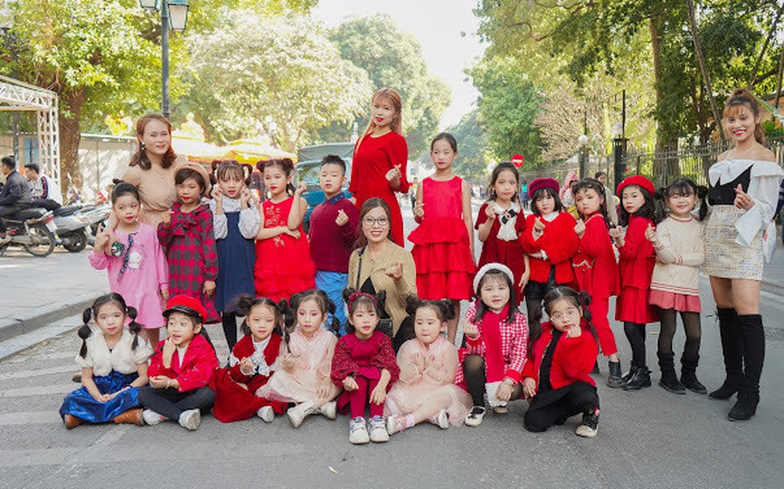 CLB Kids Angel mang Noel xuống phố khuấy động Ngày hội Mottainai 2019 