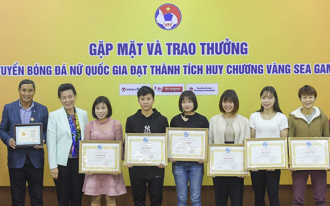 Hội LHPN Việt Nam trao thưởng 100 triệu đồng cho đội tuyển bóng đá nữ vô địch SEA Games 30