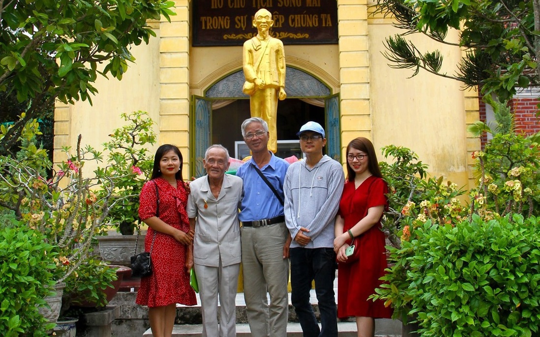 Xúc động với khu tưởng niệm Chủ tịch Hồ Chí Minh của người cựu binh già