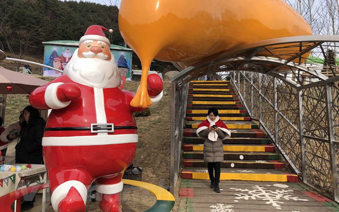 Hàn Quốc: Làng ông già Noel chính thức mở cửa đón khách