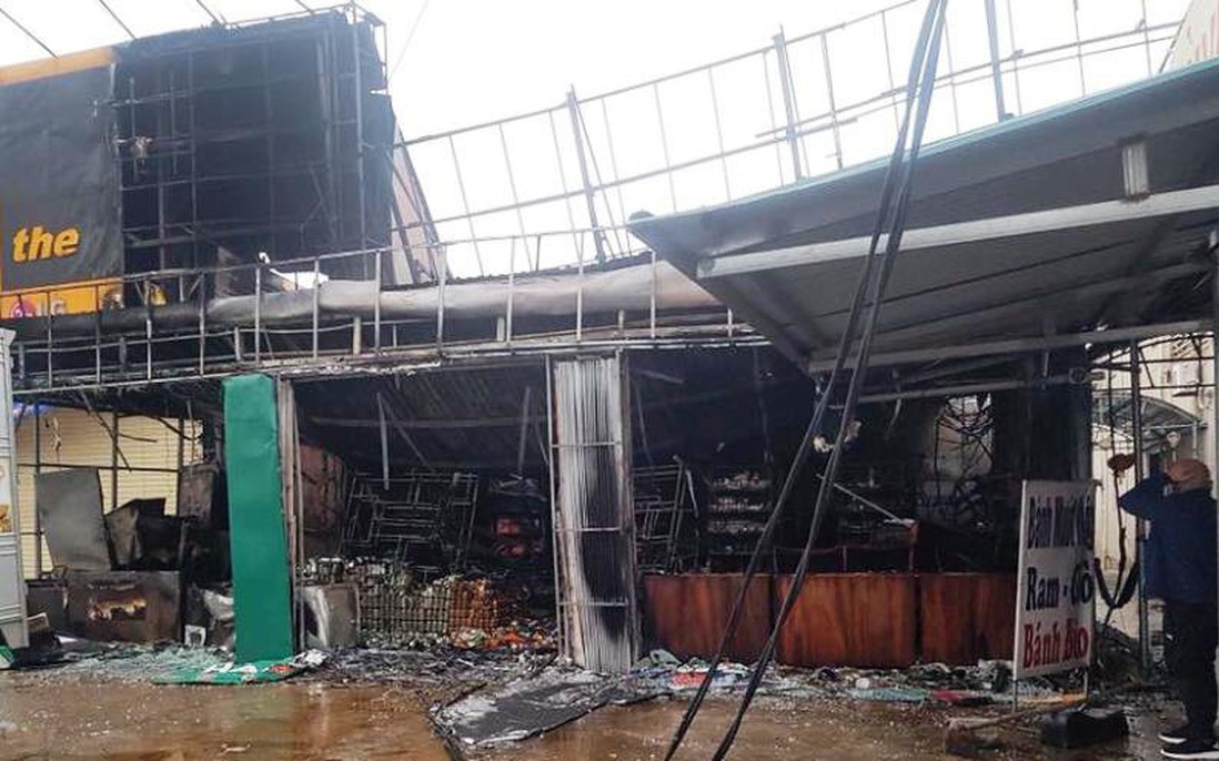 “Bà hỏa” thiêu rụi siêu thị lúc rạng sáng thiệt hại 3 tỷ đồng