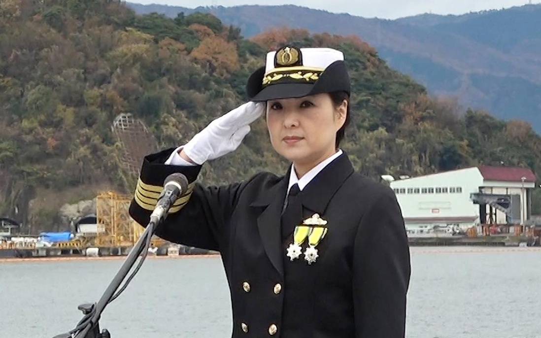 Nữ thuyền trưởng chiến hạm Aegis đầu tiên của Nhật Bản