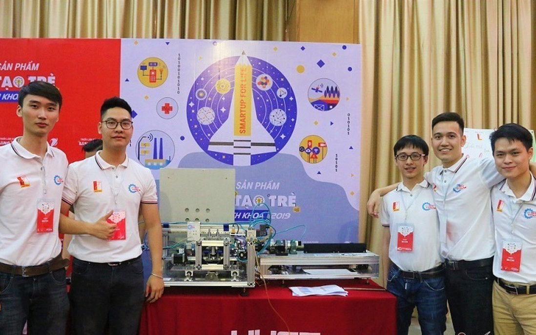 Sinh viên Bách Khoa và hành trình chế tạo máy lấy tơ sen đầu tiên ở Việt Nam