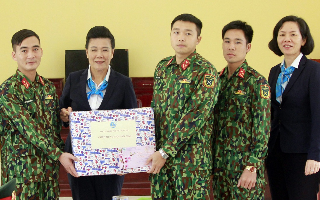 Hội LHPN Việt Nam thăm hỏi, chúc Tết các đơn vị quân đội kết nghĩa chị em