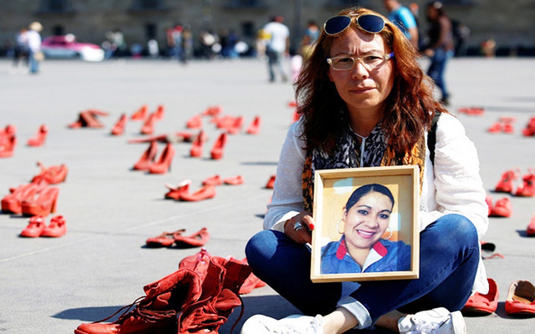 200 đôi giày đỏ để phản đối bạo lực với phụ nữ tại Mexico