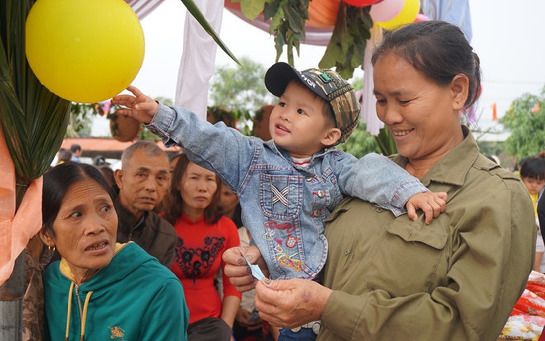 "Phiên chợ 0 đồng" giúp người nghèo đón Tết đầm ấm