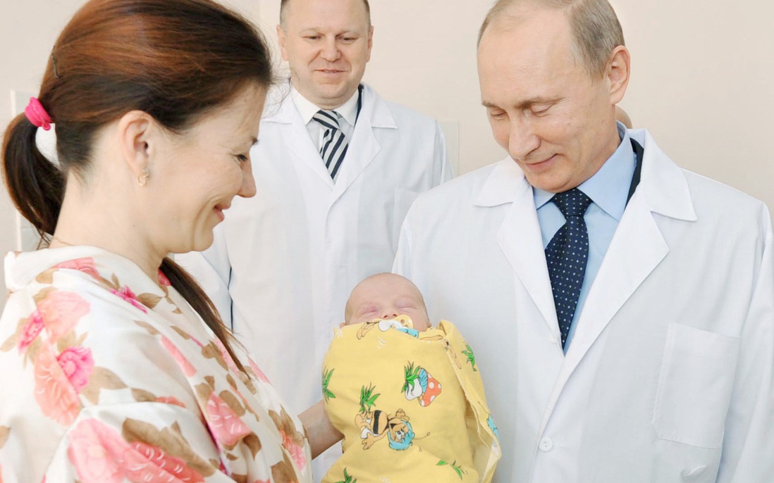 Nga hỗ trợ tiền cho bà mẹ sinh con đầu lòng